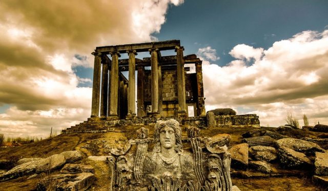 Aizanoi: Zeus Tapınağı ve Dünyanın İlk Borsası