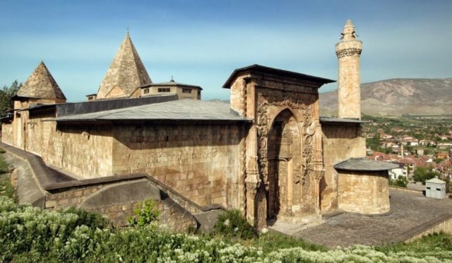 Divriği Ulu Camii ve Darüşşifası: Selçuklu Mimarisinin Zirvesi