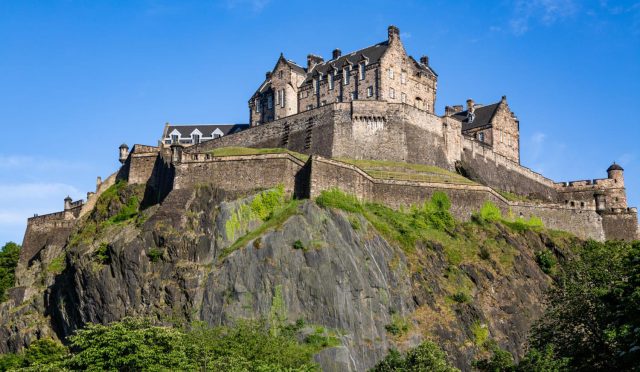 Edinburgh Kalesi: İskoçyanın Tarihi Simgesi