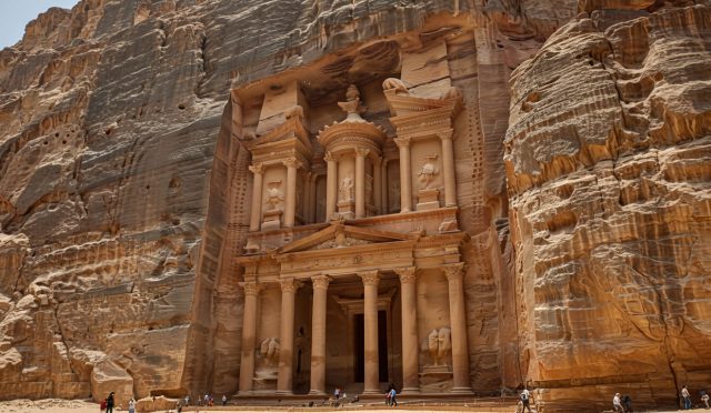 Petra: Kızıl Kayalara Oyulmuş Antik Bir Miras